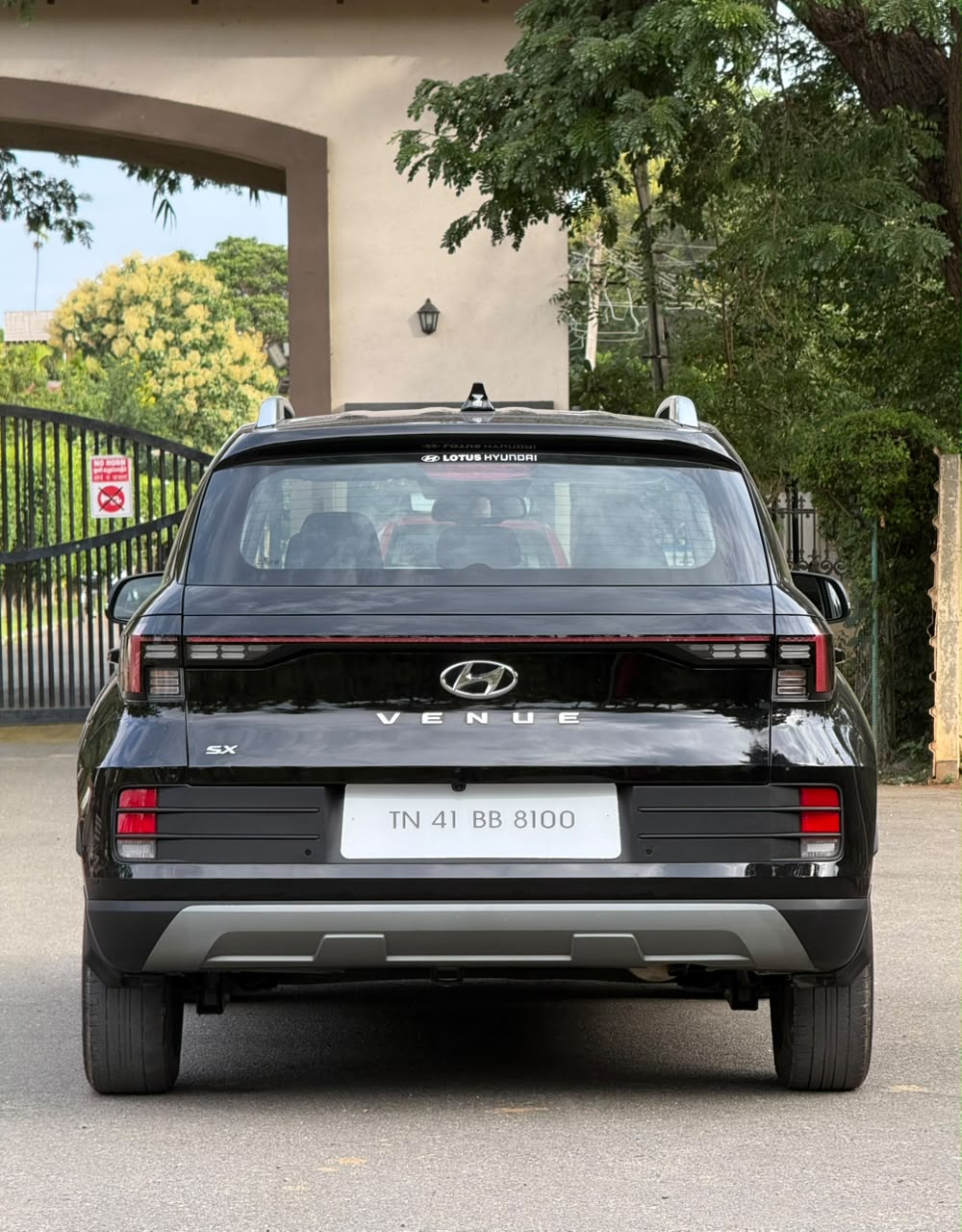 Hyundai Venue - Image 2